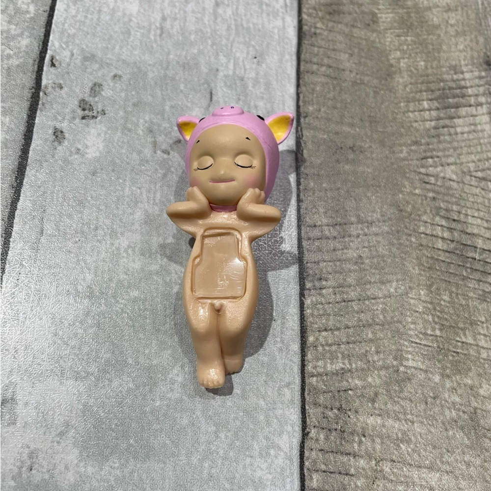 Sonny Angel Hippers Sleeping Dreaming Series Pig attach me mini figure